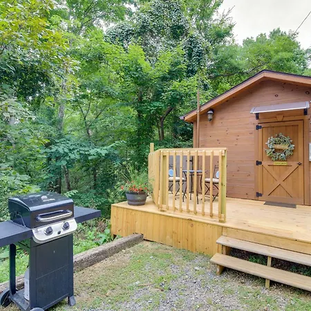 Sevierville Cabin Retreat With Private Hot Tub!